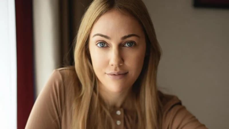 مفاجأة من مريم أوزرلي لنزيلة فندق بسبب 
