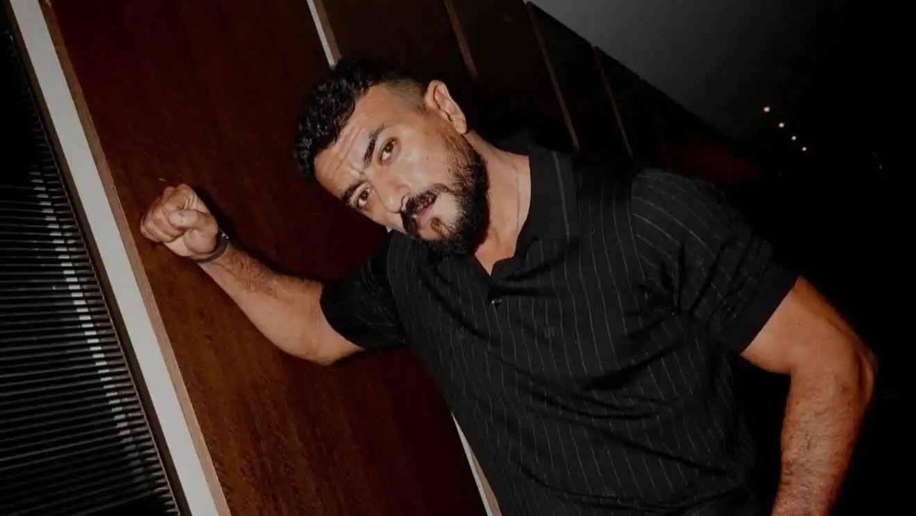أحمد العوضي يستعيد ذكريات والدته الراحلة ويفتح قلبه عن الحب والمنافسة