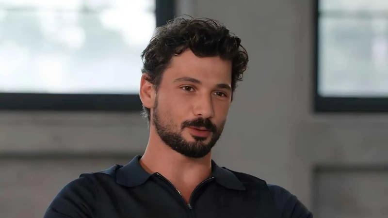 دينيز جان أكتاش يكشف أسرار رحلته من الهندسة البحرية إلى التمثيل