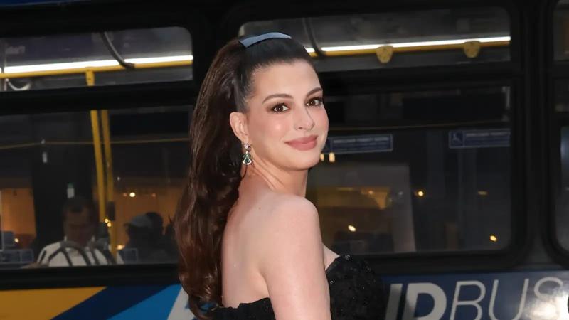 كيف قيّمت آن هاثاواي فيلم توم كروز رغم انطلاقته المخيبة في شباك التذاكر؟