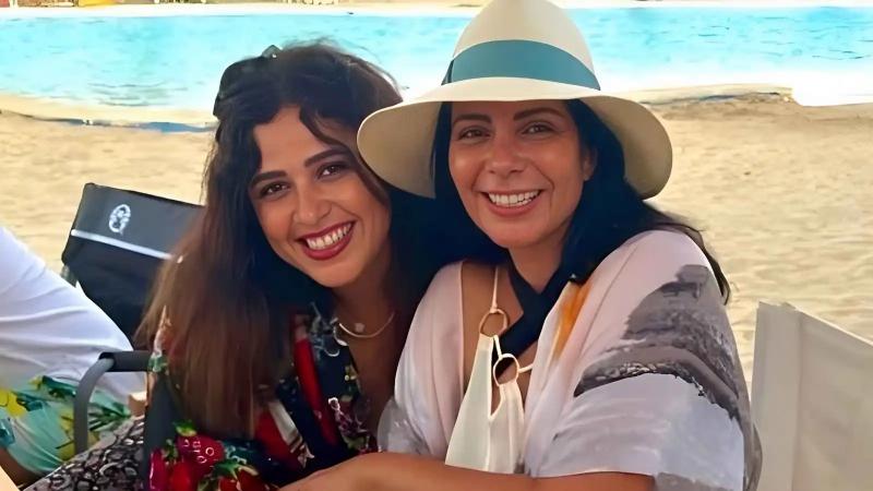 منى زكي وياسمين عبد العزيز تردان على شائعات خلافهما بطريقتهما