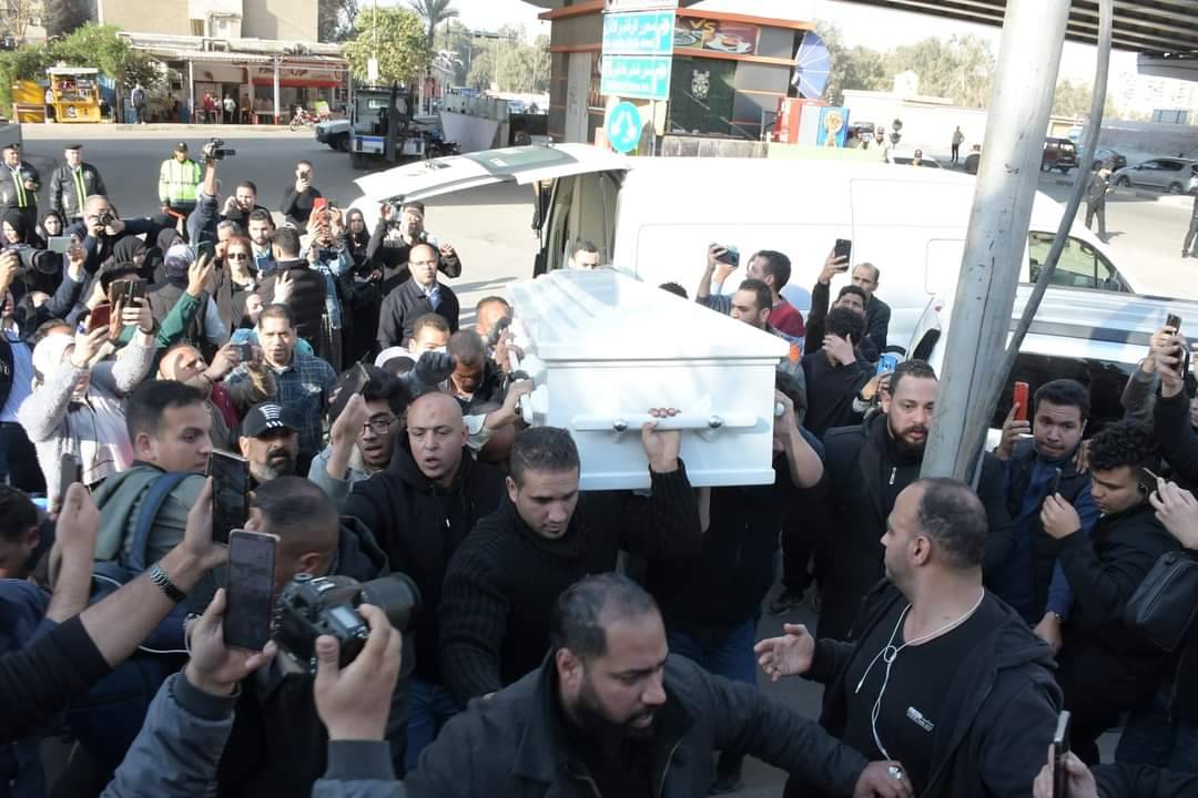 صور: نجوم مصر في جنازة حلمي بكر وابنه يهدد زوجته