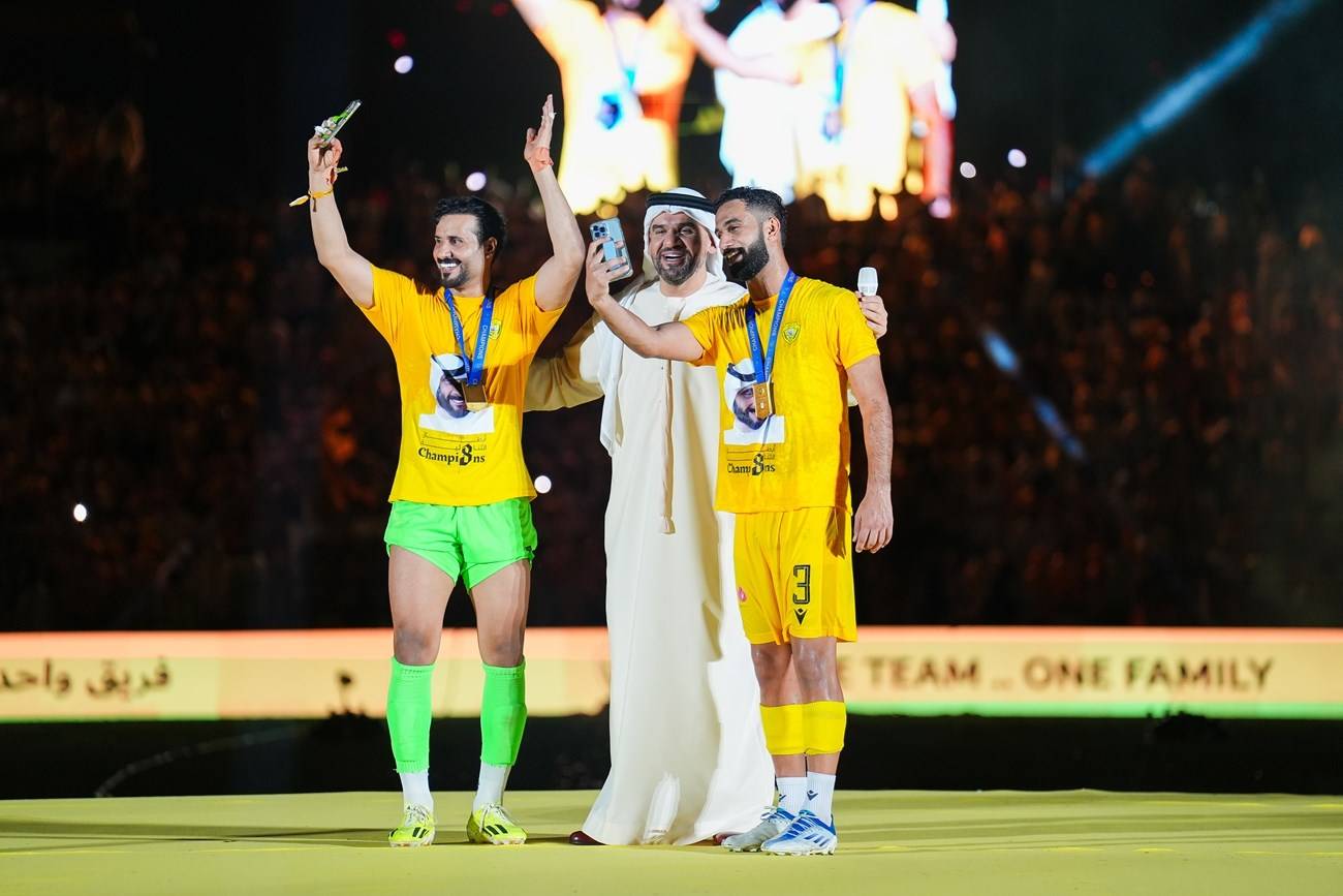 حسين الجسمي وهدية مميزة للوصل الإماراتي