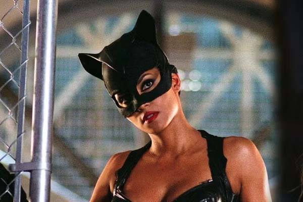 ماذا اشترطت هالي بيري للعودة إلى Catwoman؟