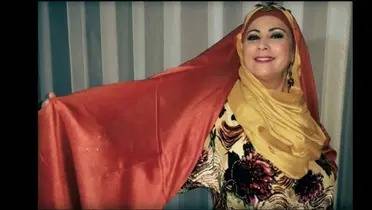 بالفيديو - فنانة شهيرة تصفع زميلتها صفعة أسطورية جعلت وجهها يلف 360 درجة...