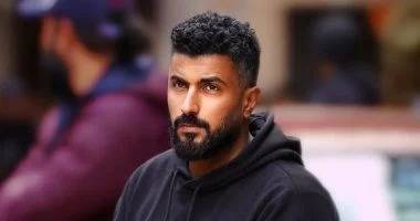 محمد سامي ينفعل على أحد العاملين في 