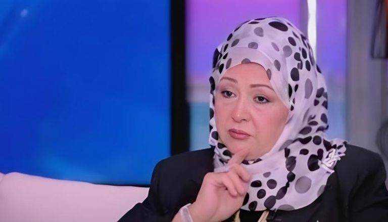 عفاف شعيب تعاتب فنانتيّن بسبب خلعهما للحجاب! | HawacomTV